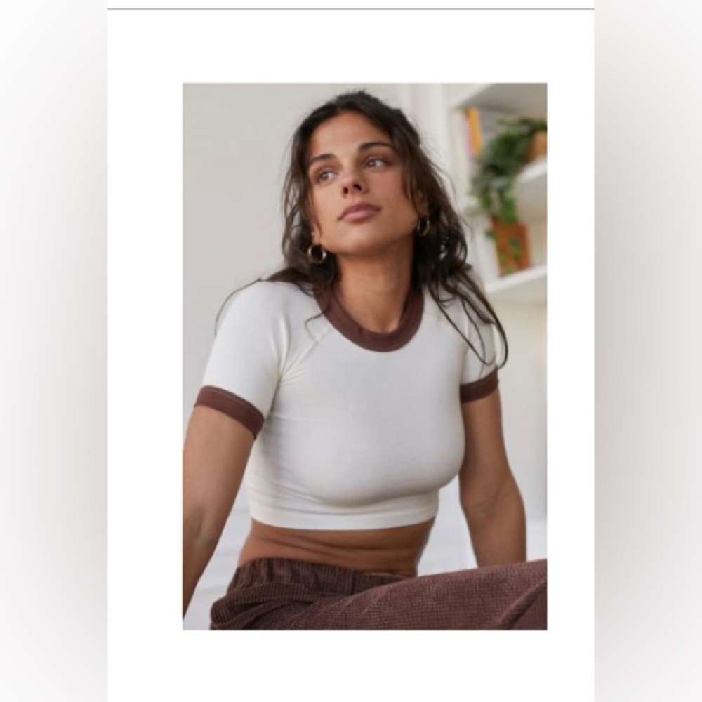 Out From Under On My Way Again
Seamless Tee brown and ivory white SIZE XS/S